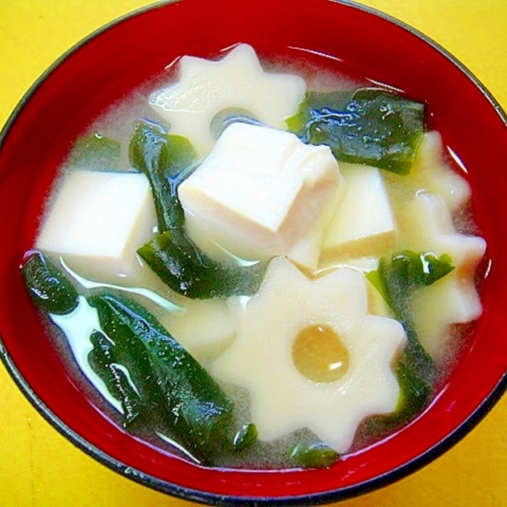 豆腐とちくわぶワカメの味噌汁